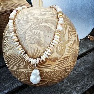 Elegant Cream Baroque Pearl Necklace